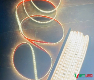 LED DÂY 220V 2835 120 LED CÓ KEO ( ĐIỂM CẮT 10CM)